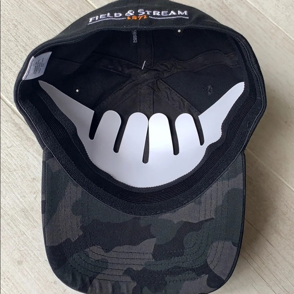 NWT Size L/XL Men’s Field & Stream black/camo pattern hat.